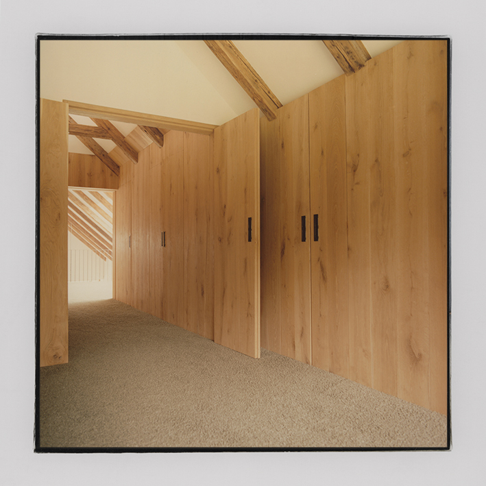 Raumhoher Wandschrank aus Eichenholz